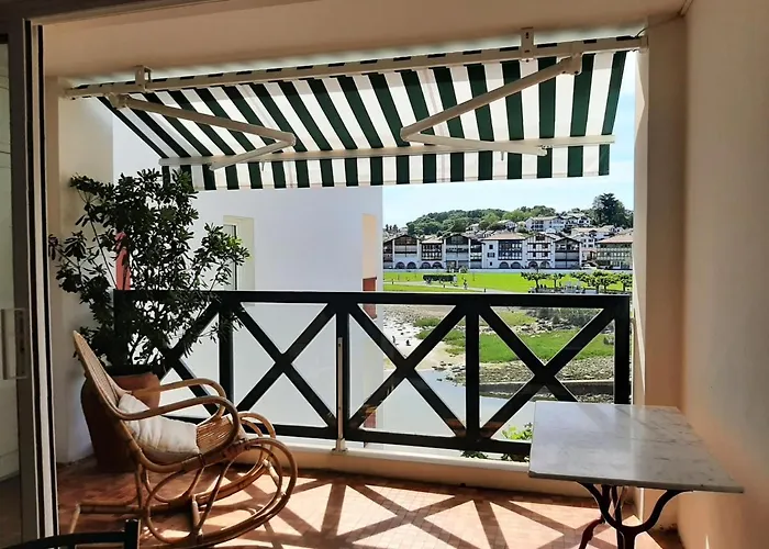 Appartement Avec Terrasses Ensoleillees Et Parking A Ciboure - Fr-1-239-651