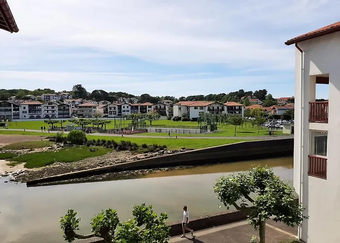 Appartement Avec Terrasses Ensoleillees Et Parking A Ciboure - Fr-1-239-651